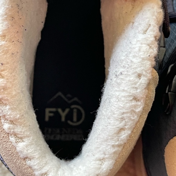 NEW BALANCE WINTER HIKING BOOT IN NAVY - Picture 15 of 16